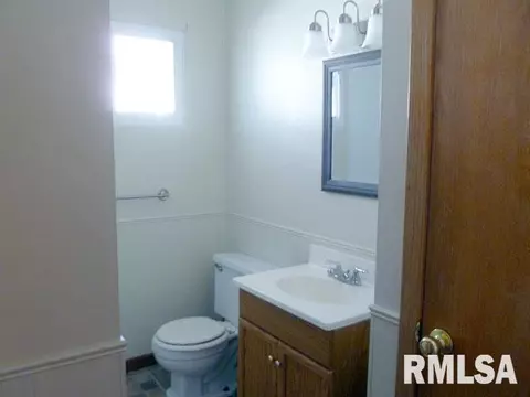 208 W 3rd St, Dunlap, IL 61525 photo 4
