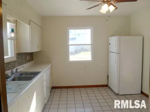 208 W 3rd St, Dunlap, IL 61525 photo 10