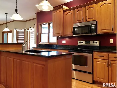 18 E Briarbrook Dr, Macomb, IL 61455 photo 10