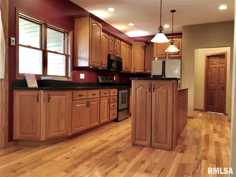 18 E Briarbrook Dr, Macomb, IL 61455 photo 7