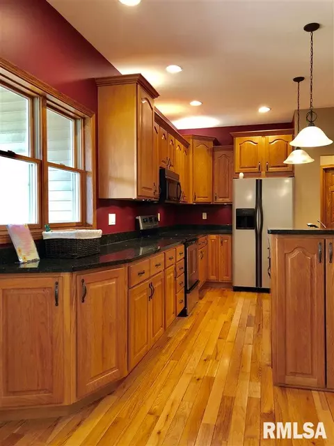 18 E Briarbrook Dr, Macomb, IL 61455 photo 8