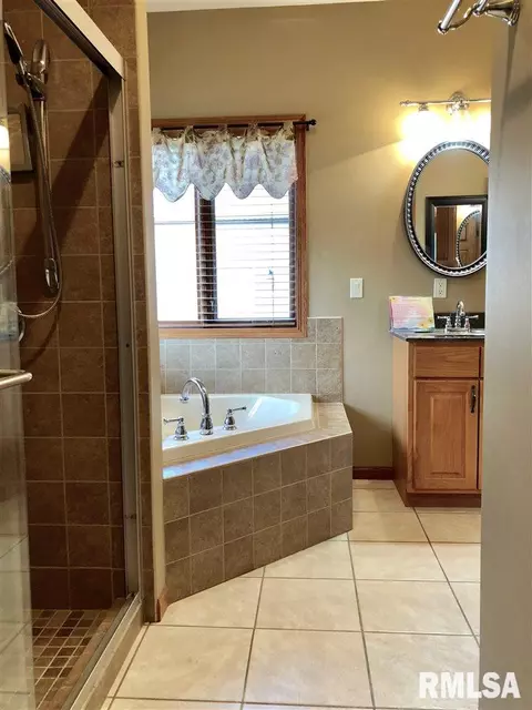 18 E Briarbrook Dr, Macomb, IL 61455 photo 20