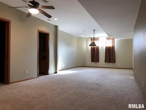 18 E Briarbrook Dr, Macomb, IL 61455 photo 26