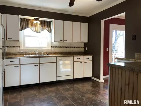 1719 Riverview Dr, Macomb, IL 61455 photo 10