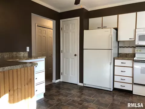1719 Riverview Dr, Macomb, IL 61455 photo 9