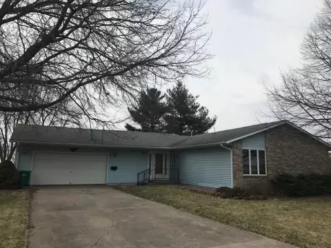 1129 Pennyoaks Dr, Macomb, IL 61455 photo 1