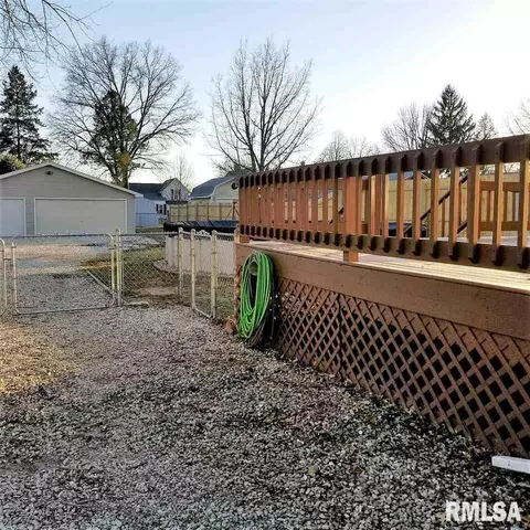 384 W Maple St, Canton, IL 61520 photo 21