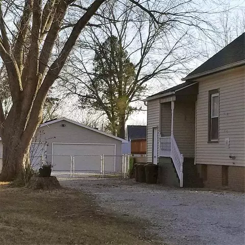 384 W Maple St, Canton, IL 61520 photo 24