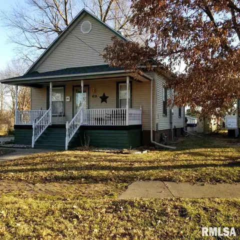 384 W Maple St, Canton, IL 61520 photo 1