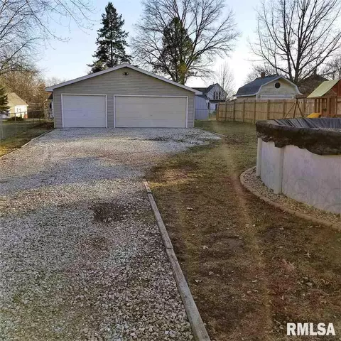 384 W Maple St, Canton, IL 61520 photo 23