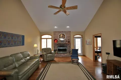 809 W Bennett Ct, Dunlap, IL 61525 photo 8