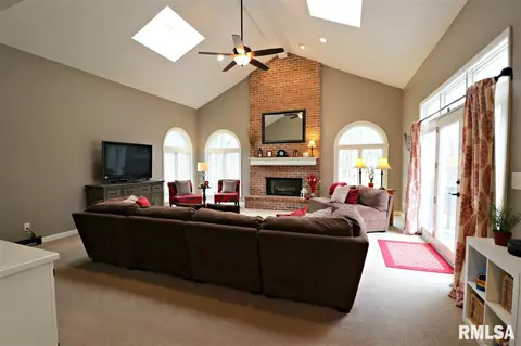 805 W Bennett Ct, Dunlap, IL 61525 photo 13
