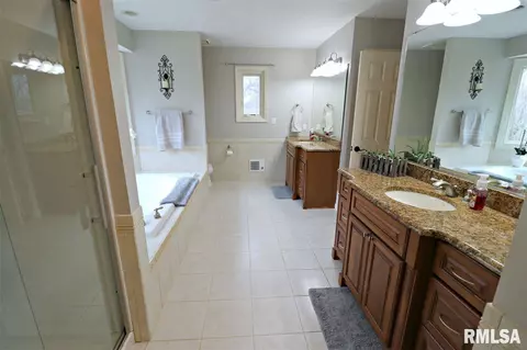 805 W Bennett Ct, Dunlap, IL 61525 photo 18