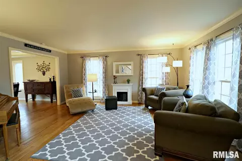 805 W Bennett Ct, Dunlap, IL 61525 photo 8