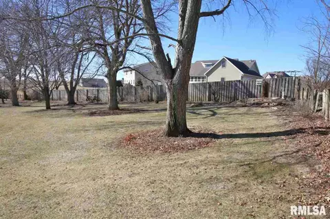 2004 Mitchell Dr, Eureka, IL 61530 photo 6