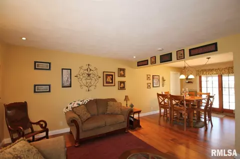 2004 Mitchell Dr, Eureka, IL 61530 photo 9