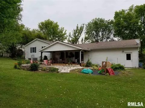 2004 Mitchell Dr, Eureka, IL 61530 photo 2