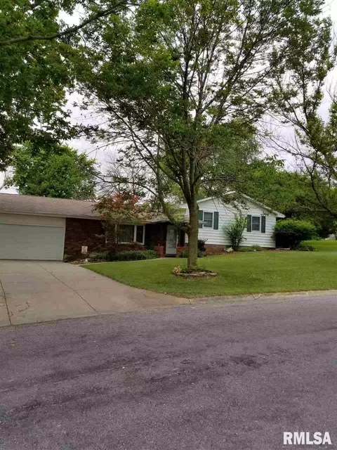 2004 Mitchell Dr, Eureka, IL 61530 photo 4