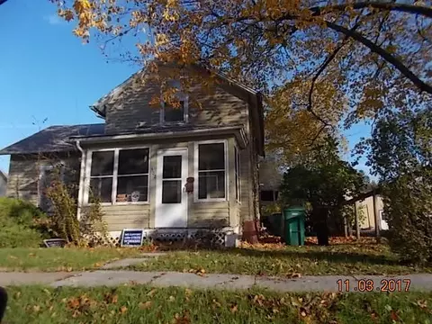 302 E Walker St, Macomb, IL 61455 photo 2
