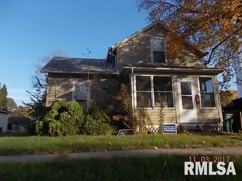 302 E Walker St, Macomb, IL 61455 photo 3