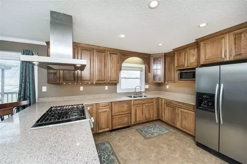 806 Curtis Ct, Eureka, IL 61530 photo 4
