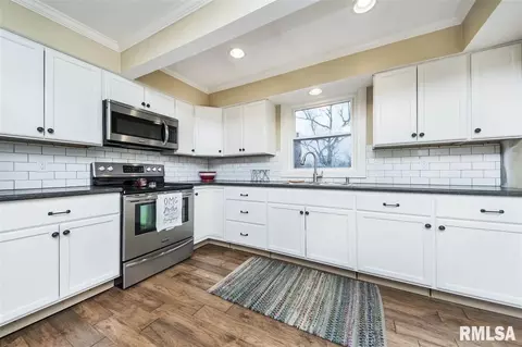 501 Jackson St, Washington, IL 61571 photo 3