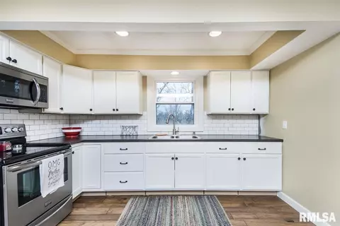 501 Jackson St, Washington, IL 61571 photo 13