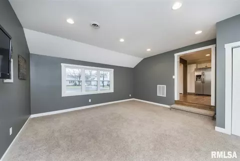 501 Jackson St, Washington, IL 61571 photo 15
