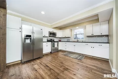 501 Jackson St, Washington, IL 61571 photo 2
