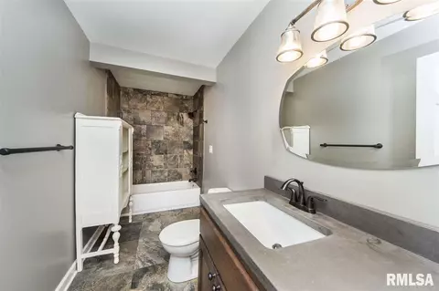 501 Jackson St, Washington, IL 61571 photo 4