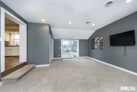 501 Jackson St, Washington, IL 61571 photo 17