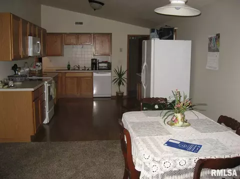 101 Harmony Ln, Macomb, IL 61455 photo 8