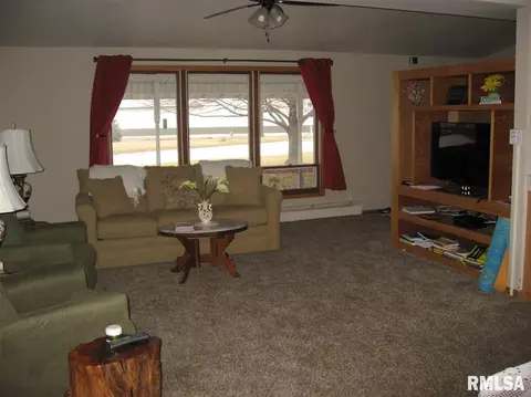 101 Harmony Ln, Macomb, IL 61455 photo 4