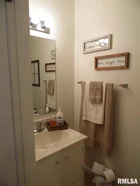 60 Arlington Dr, Macomb, IL 61455 photo 13