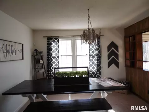 60 Arlington Dr, Macomb, IL 61455 photo 5