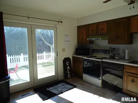 60 Arlington Dr, Macomb, IL 61455 photo 10
