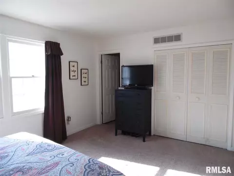 60 Arlington Dr, Macomb, IL 61455 photo 21