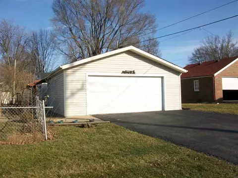 204 E Birch St, Canton, IL 61520 photo 36