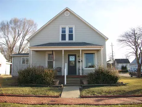 204 E Birch St, Canton, IL 61520 photo 1