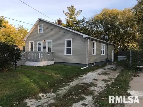 409 W Court St, Eureka, IL 61530 photo 3