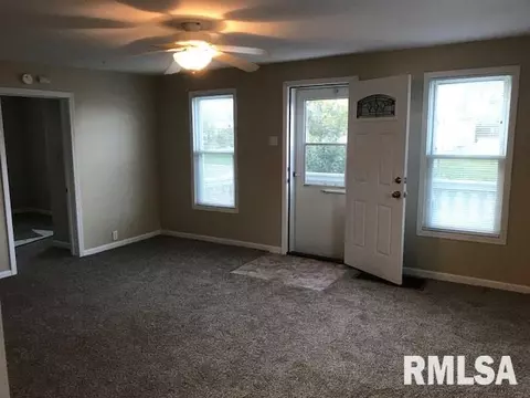 409 W Court St, Eureka, IL 61530 photo 6