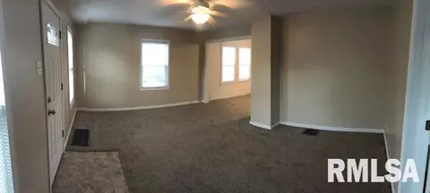 409 W Court St, Eureka, IL 61530 photo 5