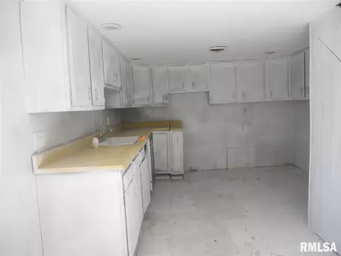 427 E Yeiser St, Macomb, IL 61455 photo 2