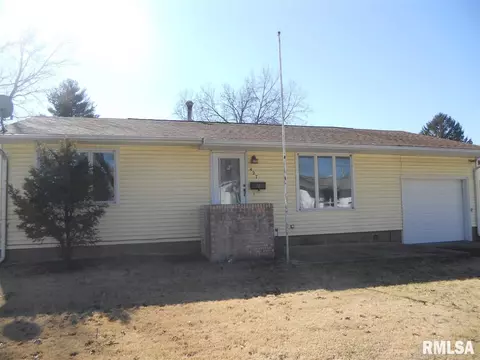 427 E Yeiser St, Macomb, IL 61455 photo 1