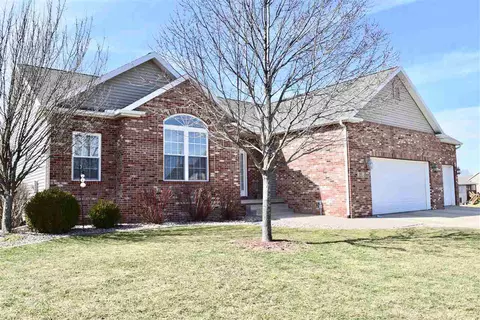 911 Stonebridge, Metamora, IL 61548 photo 3