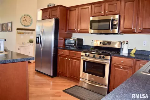 911 Stonebridge, Metamora, IL 61548 photo 6