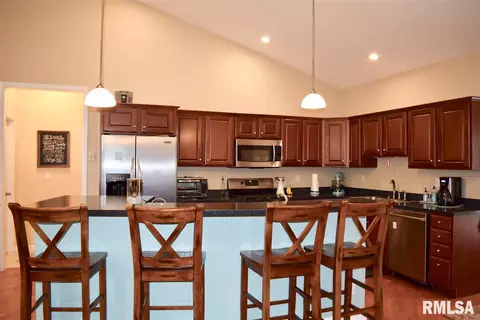 911 Stonebridge, Metamora, IL 61548 photo 5