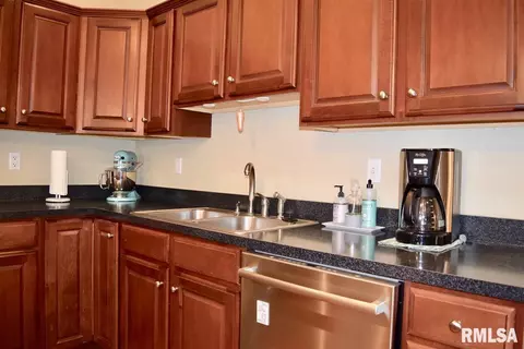 911 Stonebridge, Metamora, IL 61548 photo 7
