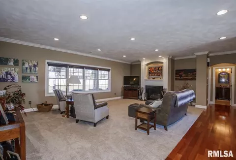 4 Bishops Ct, Washington, IL 61571 photo 3