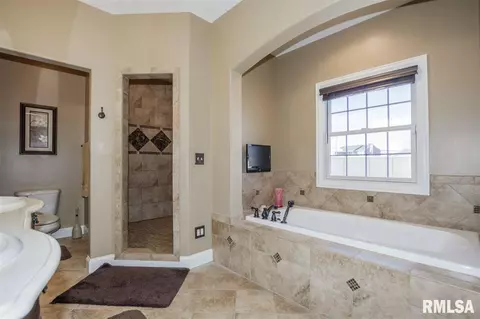 4 Bishops Ct, Washington, IL 61571 photo 16